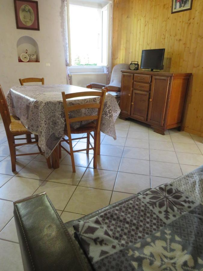 Au Coeur De La Campagne - Gite Non Loins D'Annecy- A 17 Min D'Annecy - Tout Pret D'Aix Les Bains Saint-Girod المظهر الخارجي الصورة