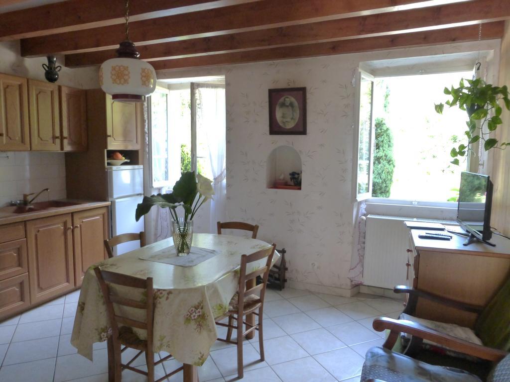 Au Coeur De La Campagne - Gite Non Loins D'Annecy- A 17 Min D'Annecy - Tout Pret D'Aix Les Bains Saint-Girod الغرفة الصورة